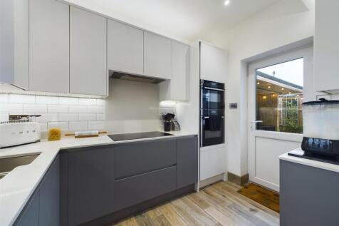 High Specification Integrated Breakfast Kitchen