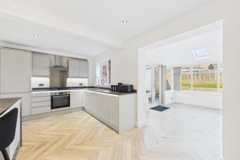 Superbly Appointed Breakfast Kitchen