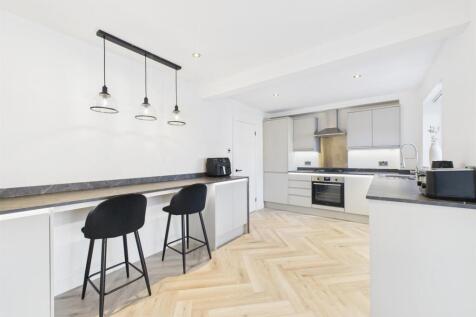 Superbly Appointed Breakfast Kitchen