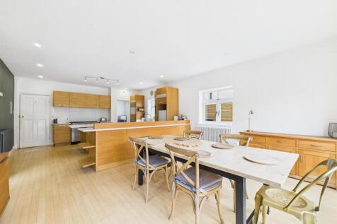 Fabulous Open Plan Dining Kitchen