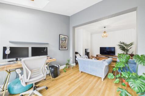 Family Room/Large Study