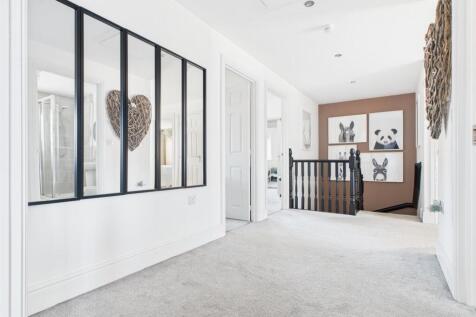 Spacious First Floor Landing