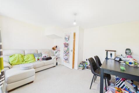 L-Shaped Lounge/Dining Room