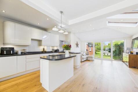 Fabulous, Large, Heavily Extended Open Plan Living