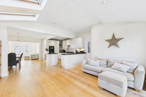 Fabulous, Large, Heavily Extended Open Plan Living