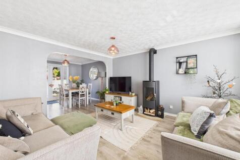 Through Lounge/Dining Room