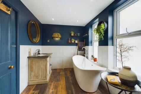 Principal Bathroom