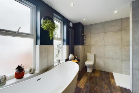 Principal Bathroom