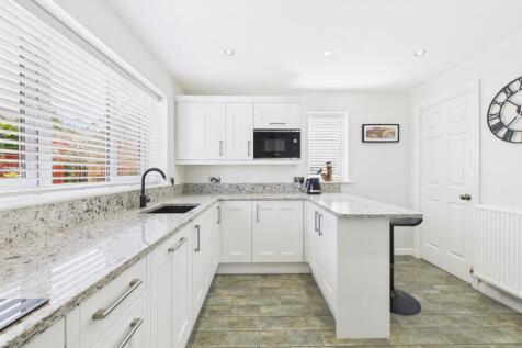 Quality Fitted Breakfast Kitchen