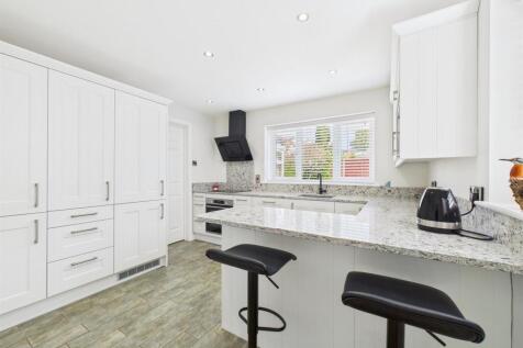Quality Fitted Breakfast Kitchen