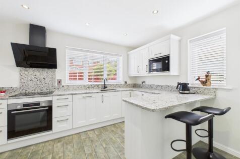 Quality Fitted Breakfast Kitchen