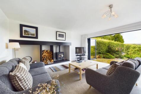 Spacious Lounge