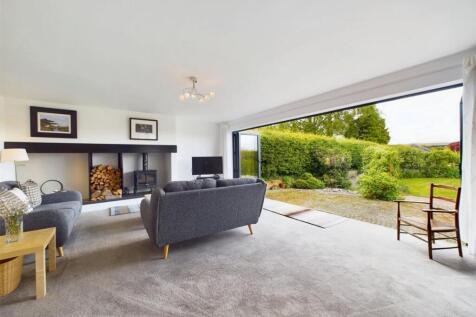 Spacious Lounge