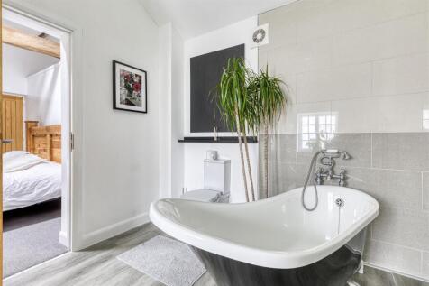 En-Suite Bathroom