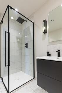 Superbly Appointed En-Suite Bathroom