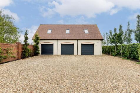 Garage/Outbuilding