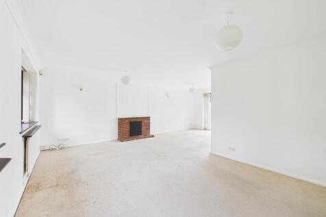 L-Shaped Lounge/Dining Room