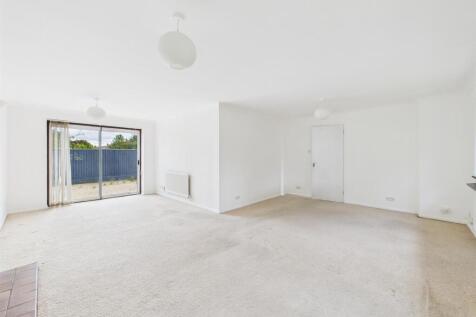 L-Shaped Lounge/Dining Room