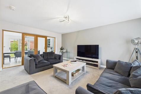 Spacious Lounge