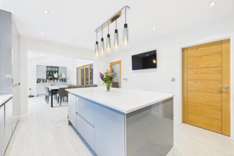 High Specification Fitted Kitchen