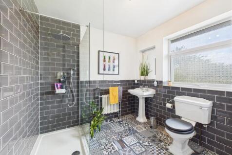 Principal Shower Room
