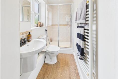 En-Suite To Master Bedroom