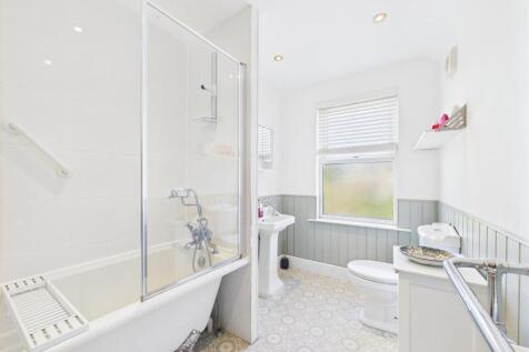 Spacious Bathroom