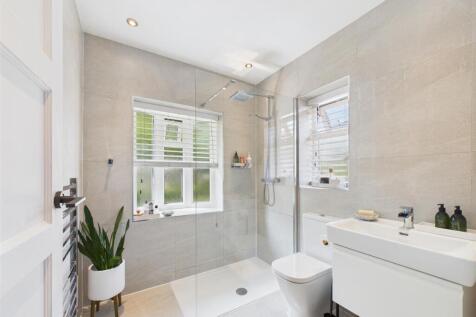 Superbly Appointed Shower Room