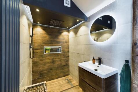 Stylish En-Suite Shower Room