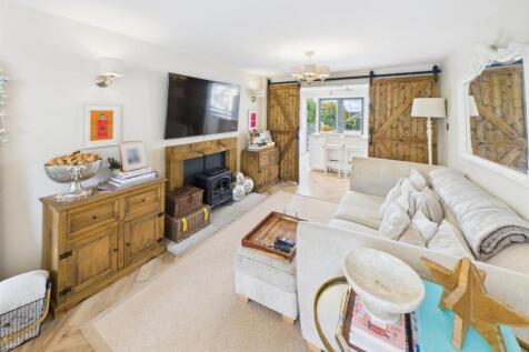 Spacious Lounge/Dining Room