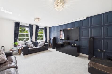 Spacious Lounge