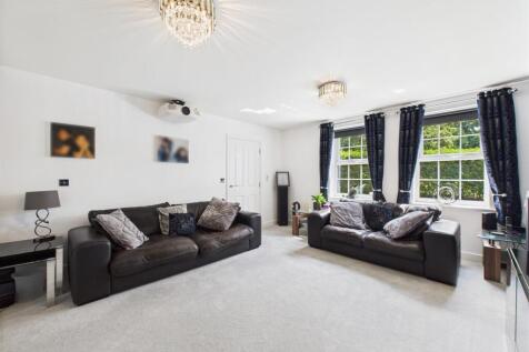 Spacious Lounge