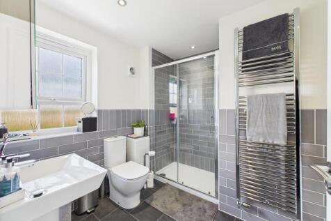 Superbly Appointed En-Suite Bathroom