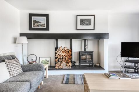 Spacious Lounge