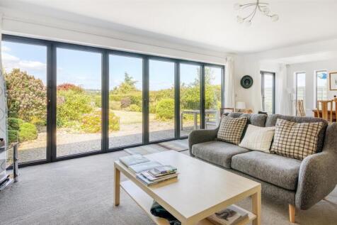 Spacious Lounge