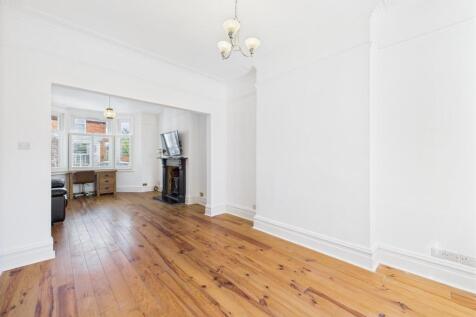 Spacious Through Lounge/Dining Room