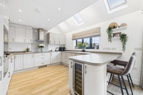 High Specification Fitted Kitchen