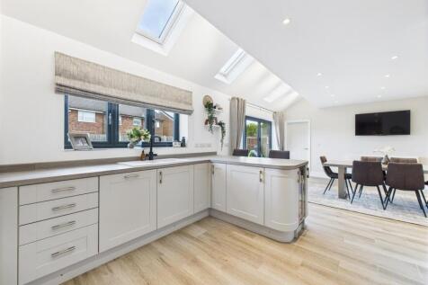 High Specification Fitted Kitchen