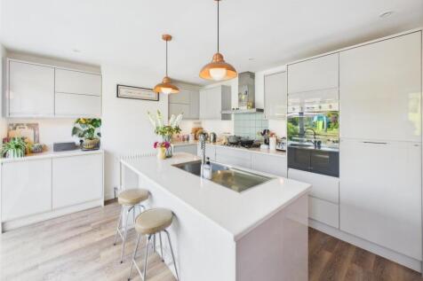 High Specification Fitted Kitchen