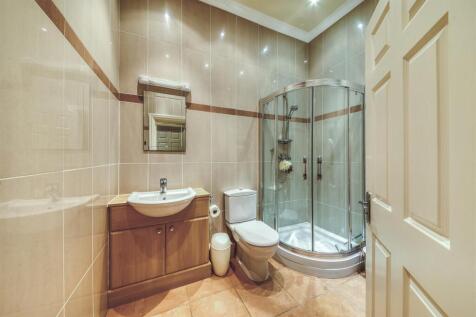 Well-Appointed Shower Room