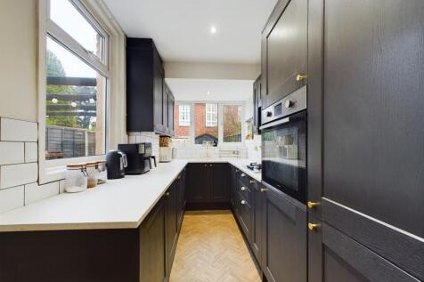 Stylish Fitted Kitchen