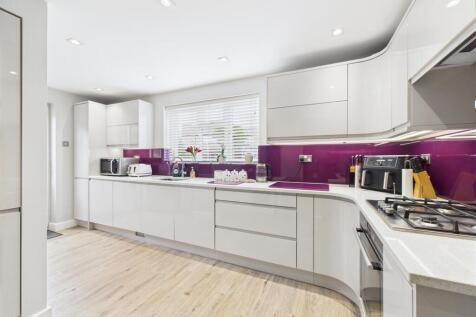 High Specification Fitted Kitchen
