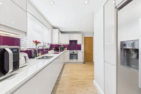 High Specification Fitted Kitchen
