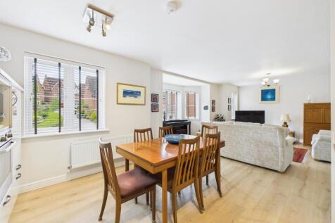 Kitchen / Dining Area