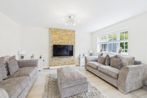 Spacious Open Plan Lounge / Dining Room