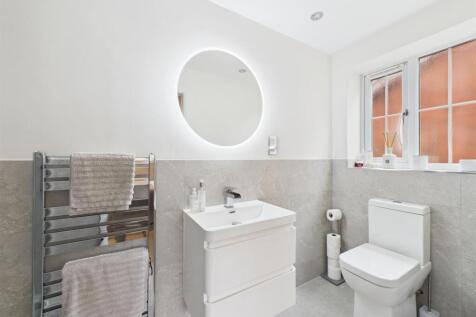 Superbly Appointed En-Suite Shower Room