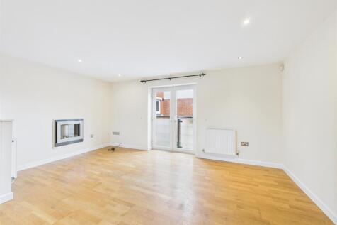 Lounge/Dining Area