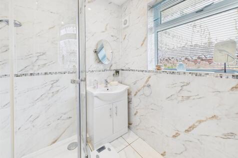 Well-Appointed Shower Room