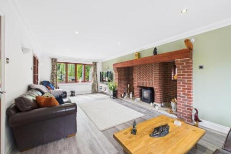 Spacious Lounge