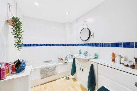Jack &amp; Jill Bathroom